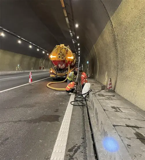 江山隧道排水渠清淤